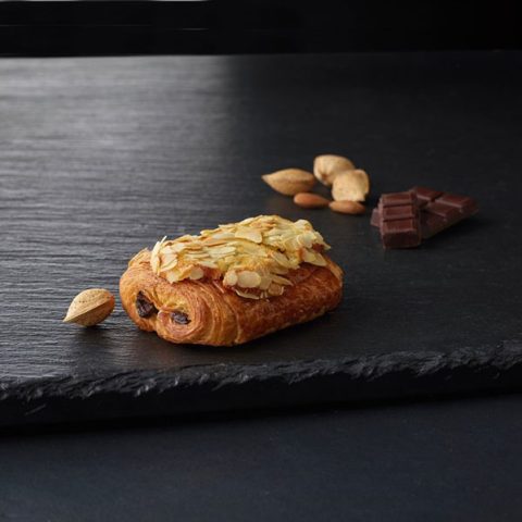 Pain au Chocolat Almond | PAUL Pastelaria Francesa